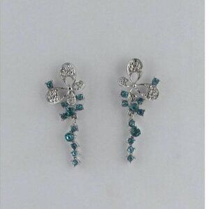 Earrings with blue stones